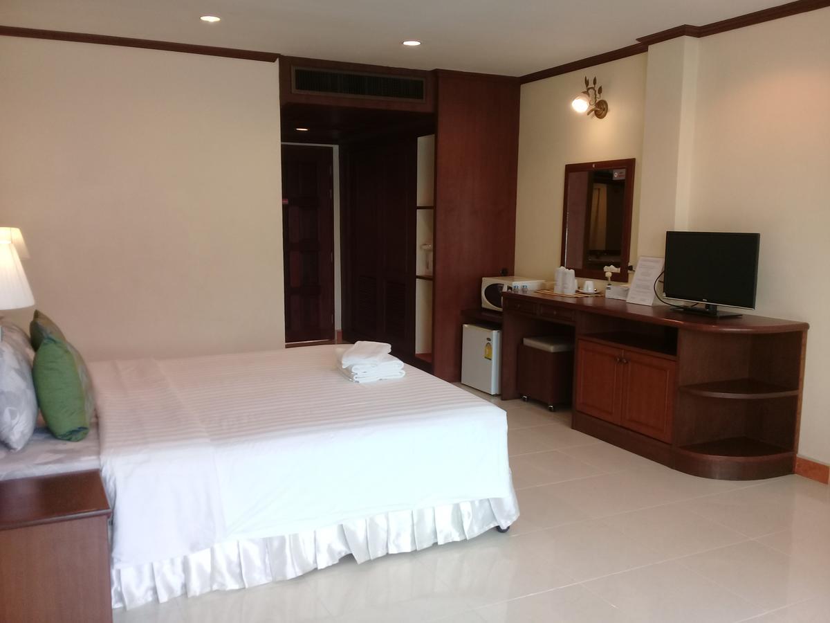 Ban Tyrol Hotel Patong Kültér fotó