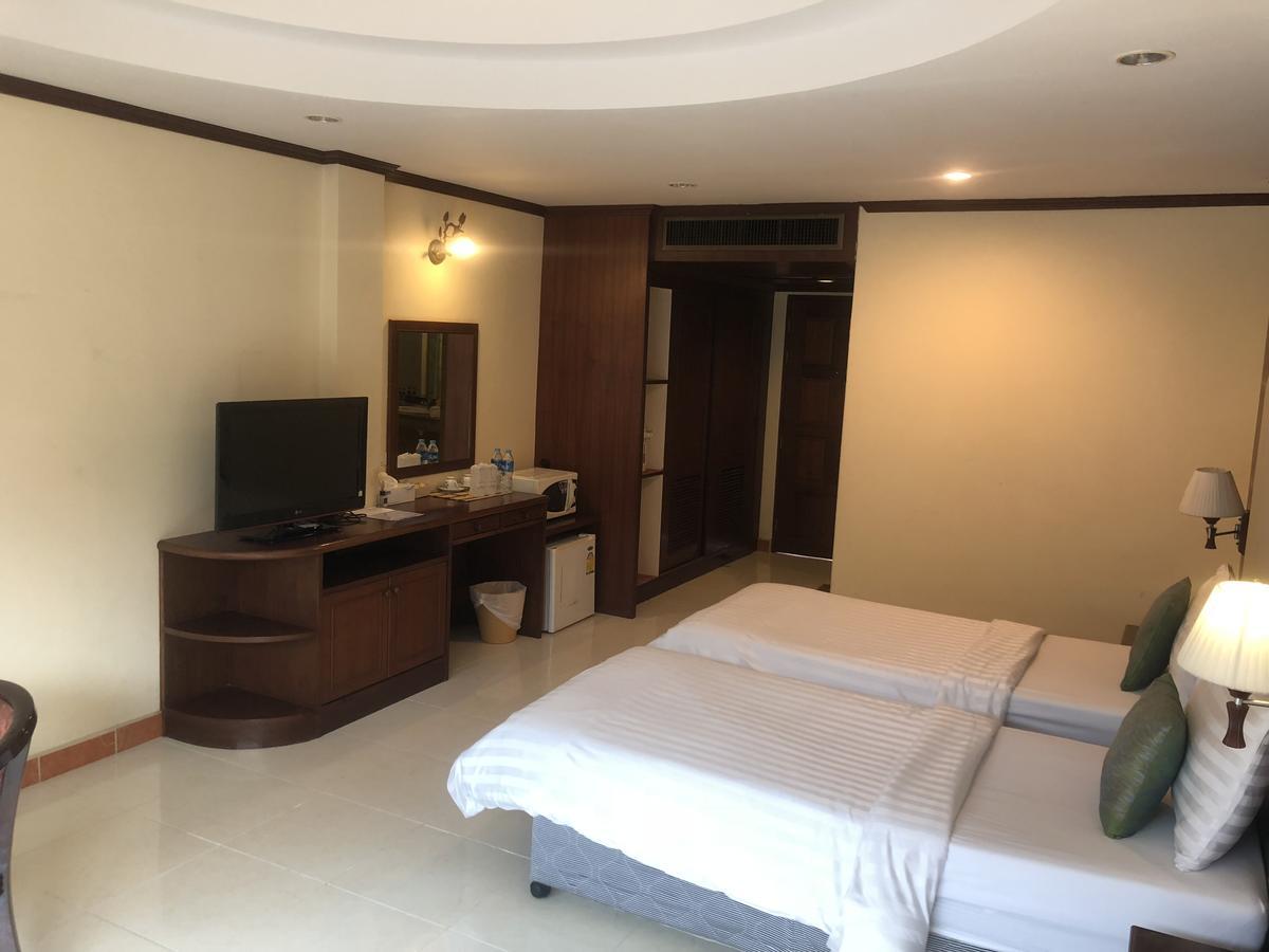 Ban Tyrol Hotel Patong Kültér fotó