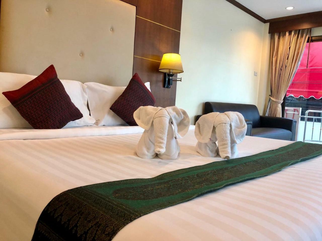 Ban Tyrol Hotel Patong Kültér fotó