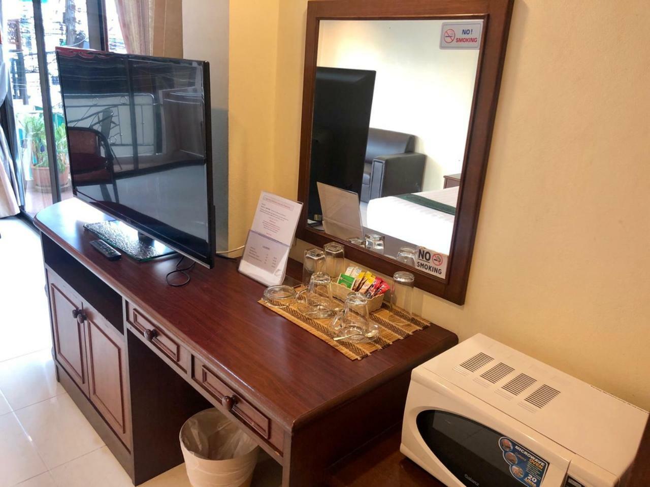 Ban Tyrol Hotel Patong Kültér fotó