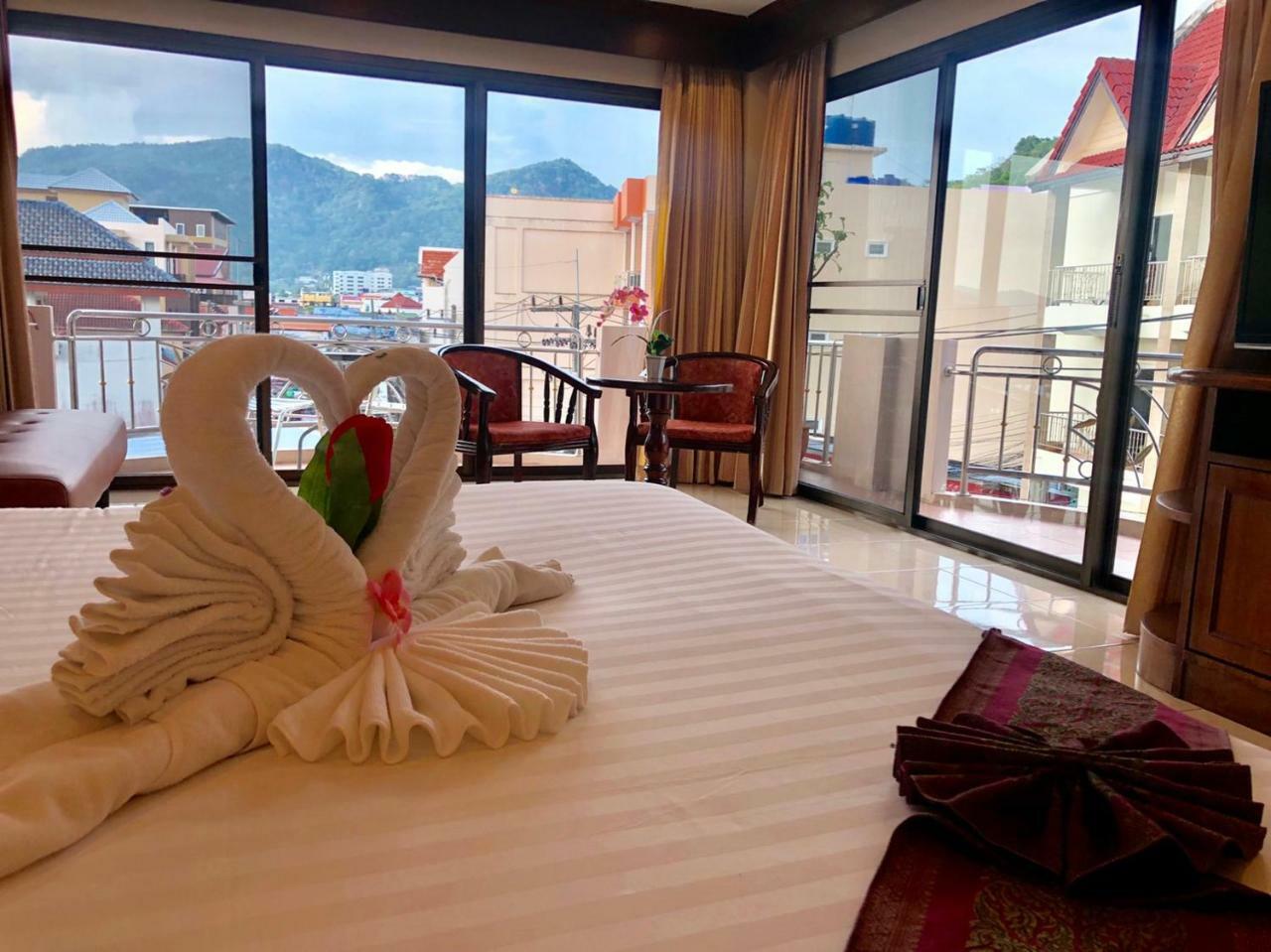 Ban Tyrol Hotel Patong Kültér fotó