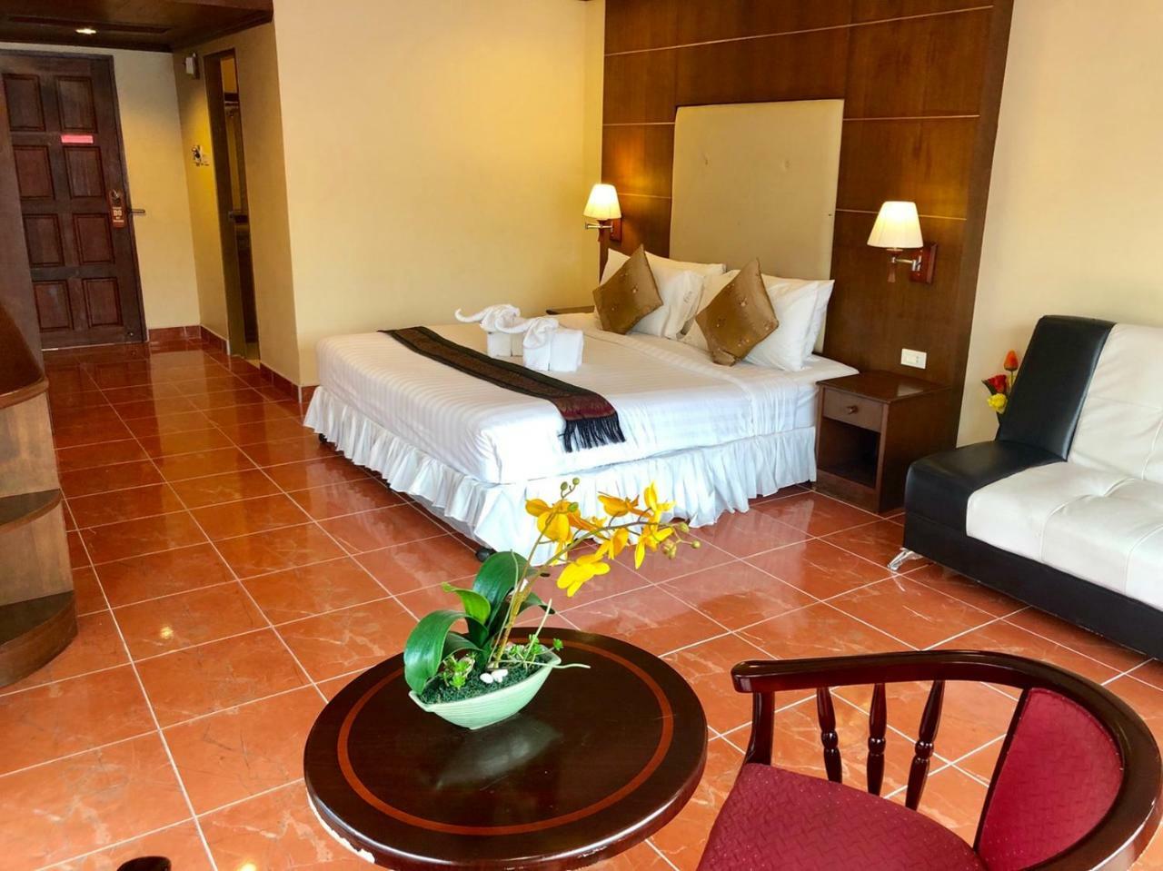 Ban Tyrol Hotel Patong Kültér fotó